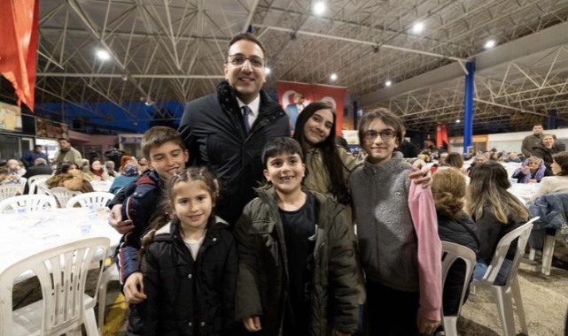 Balçova’da Kadir Gecesi’nde Dayanışma Sofrası Kuruldu