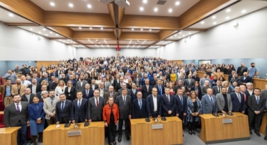 Başkan Tugay Büyükşehir Belediyesi personeliyle bayramlaştı