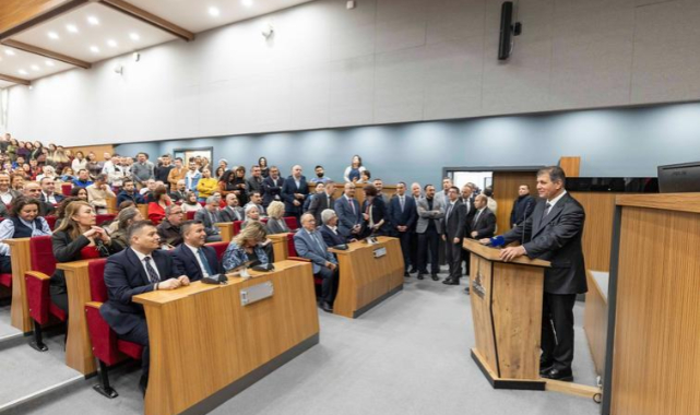 Başkan Tugay Büyükşehir Belediyesi personeliyle bayramlaştı