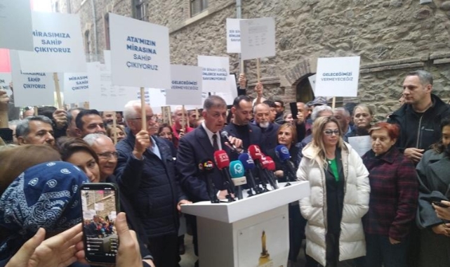 Başkan Tugay'dan Meslek Fabrikası önünde açıklama: 