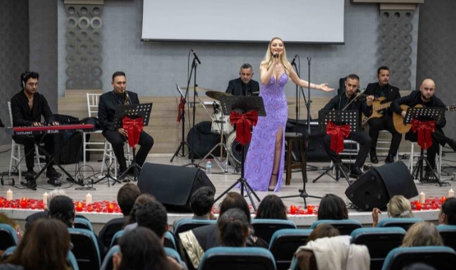 Bornova’da Aşk Şarkıları Gecesi