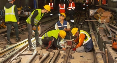 Bornova’da metro hattında raylar yenileniyor