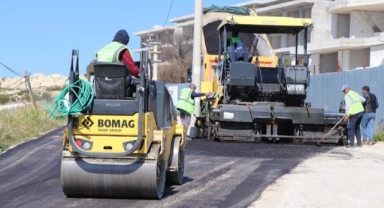Çeşme’nin yolları yaza hazırlanıyor