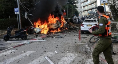 İran’dan İsrail’e yeni füze salvoları: Tel Aviv alarmda!