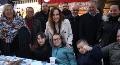 Karşıyaka Çarşı’ya dev sofra: 5 bin kişi iftarda buluştu!