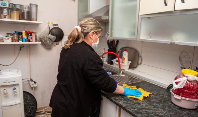 Karşıyaka’da evde temizlik hizmeti başladı