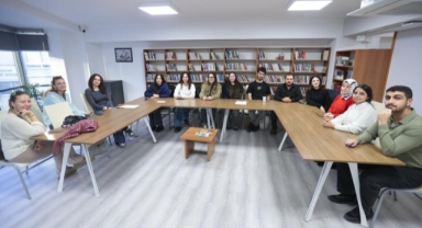 Konak’ta gençler yabancı dilini konuşarak geliştiriyor