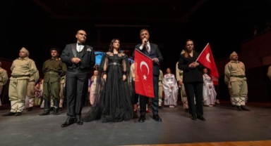 ''Uyan Memet'' Çanakkale ruhunu sahneye taşıdı