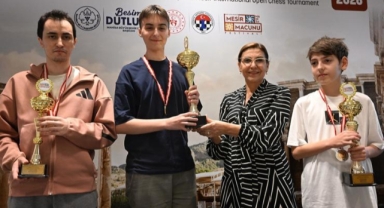 2. Mesir Uluslararası Açık Satranç Turnuvası’nda Ödüller Sahiplerini Buldu