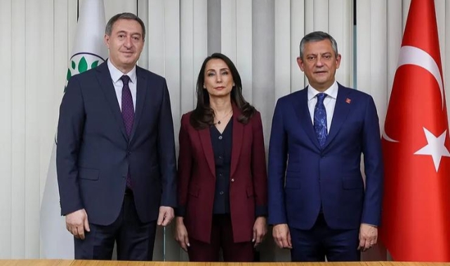 'Ara seçim' gündemli siyasi parti turu başladı: Özgür Özel'den DEM Parti'ye ziyaret