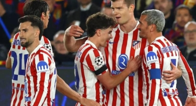 Atletico Madrid, 10 kişi kalan Barcelona'yı iki golle geçti!