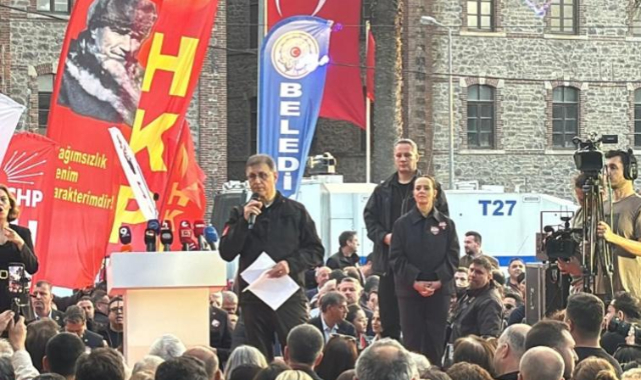 Başkan Tugay Meslek Fabrikası önünde konuştu: