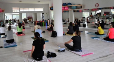 Bornova’da kadınlar yogayla güçleniyor