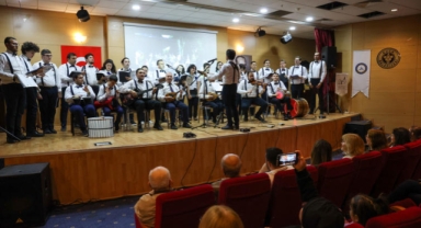 Buca’da notalar farkındalık için yükseldi