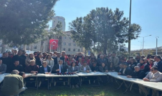 CHP İzmir'den Meslek Fabrikası önünde toplantı