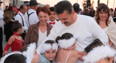 Dikili’de 7’den 70’e dans şöleni: Başkan Kırgöz’den yeni sanat merkezi müjdesi