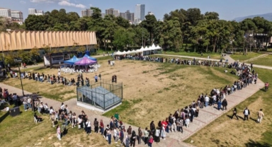 İzmir’de edebiyatın kalbi Kültürpark’ta attı