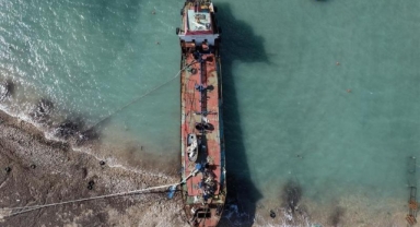 Kararı Başkan Selçuk Balkan duyurdu: Hurda gemi Demircili Koyu'nu terk ediyor