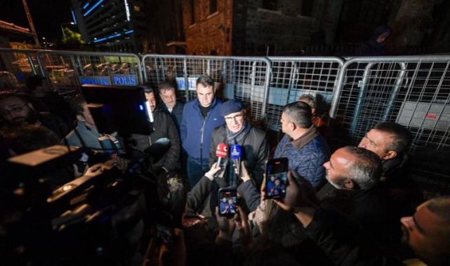 Meslek Fabrikası önünde gece nöbeti