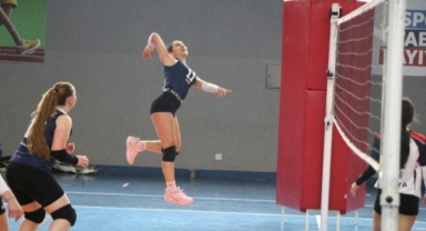 Öğretmen Melahat Aksoy Sosyal Bilimler Lisesi şampiyonluk yolunda