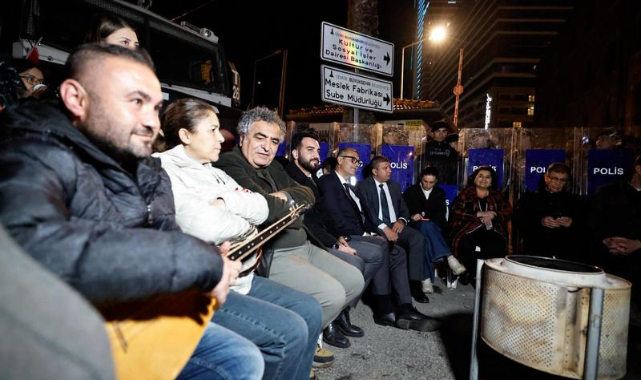 Tugay’dan Meslek Fabrikası önünde kararlılık mesajı: Tek başıma da olsam devam edeceğim