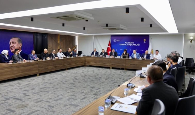 AK Parti'de kritik Buca toplantısı
