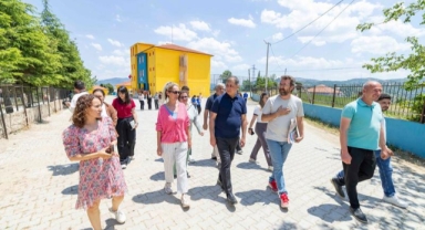 Başkan Tugay’dan Kirazlı çocuklara karne hediyesi