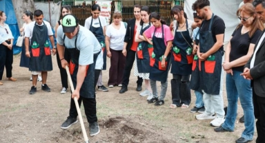 Evdeki atıklar toprağa can oluyor