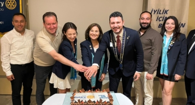 İZMİR ROTARY KULÜBÜ’NDE DEVİR TESLİM