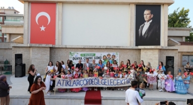 Menderes’te Öğrencilerden Duyarlı Defile
