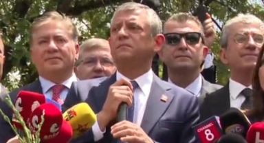 Özgür Özel kalabalığa seslendi