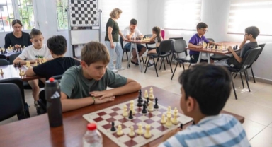 5 yaşından 80 yaşına binlerce Bornovalı sanat, spor ve kültürle dolu bir yaz geçiriyor