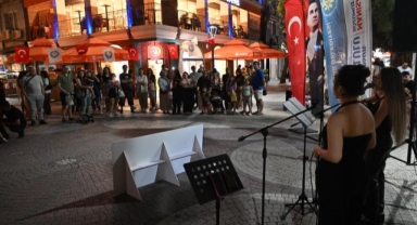 Akustik Yaz Akşamları İle Müziğin Ritmi Manisa Sokaklarında