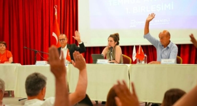 Başkan Denizli, Temmuz Meclisi’nde Çeşme’nin yatırım ve dönüşüm projelerini anlattı