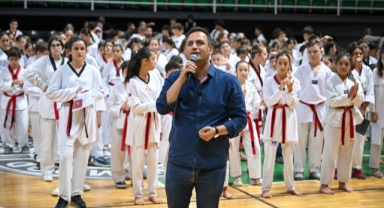 Başkan Eşki’den gençliği koruyan ailelere övgü