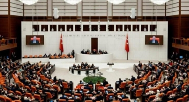 'Çerçeve yasa'da sona yaklaşıldı, Meclis tatili ertelenebilir: DEM bastırdı, AKP geri adım attı