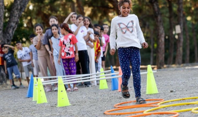 Çocuklar Kadifekale’de doyasıya eğlendi