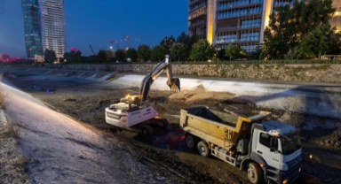 İZSU’dan Manda Çayı’nda 7/24 temizlik seferberliği