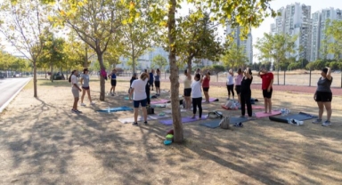 Karşıyaka’da ücretsiz sabah sporuna yoğun ilgi