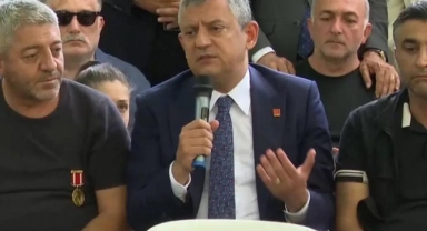 Özel'den şehit aileleri ve gazilerin oturma eylemine destek