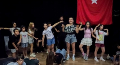 Tiyatronun yeni yetenekleri Karşıyaka’da yetişiyor