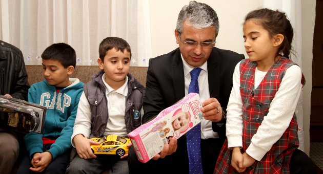 Akpınar yangın mağduru aileyi unutmadı