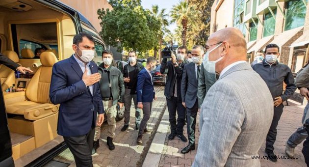 Bakan Kurum'dan Tunç Soyer'e geçmiş olsun ziyareti