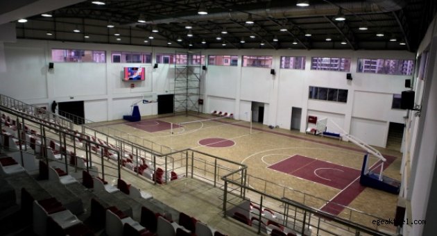 Bayraklı spor salonuna kavuşuyor