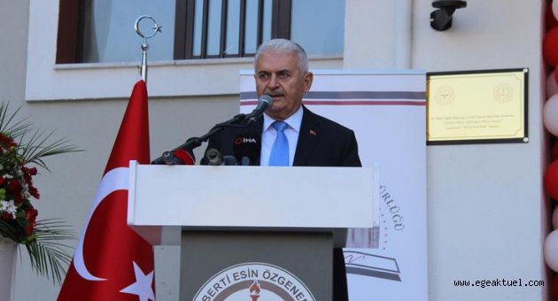 Binali Yıldırım, İzmir'de okul açılışında konuştu