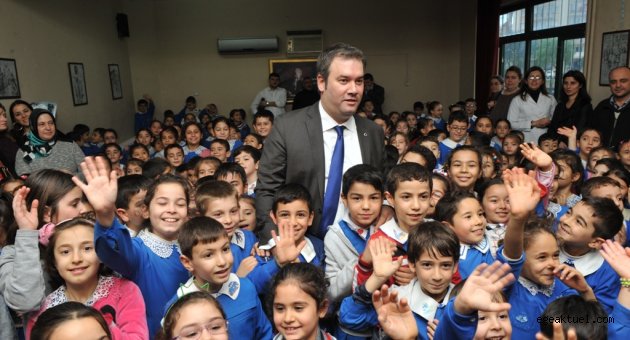 Buca Belediyesi’nden Karne Hediyesi