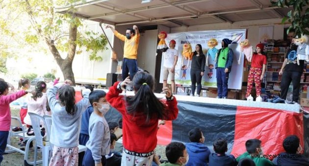 Çadır kentte çocuk tiyatrosu