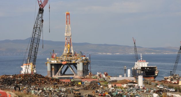Dev platform Aliağa'da