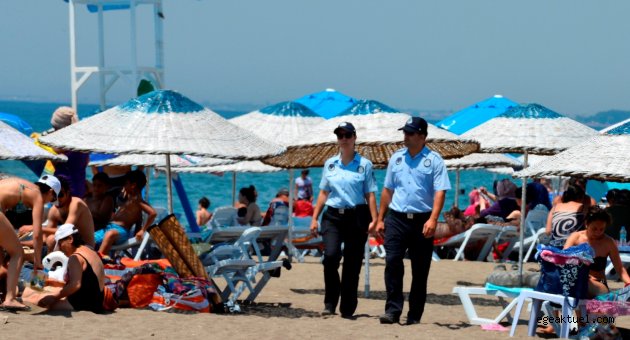 Dikili'de plajlar kontrol altında