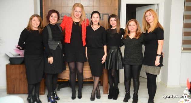 Esra Aran'dan ofiste yılbaşı partisi